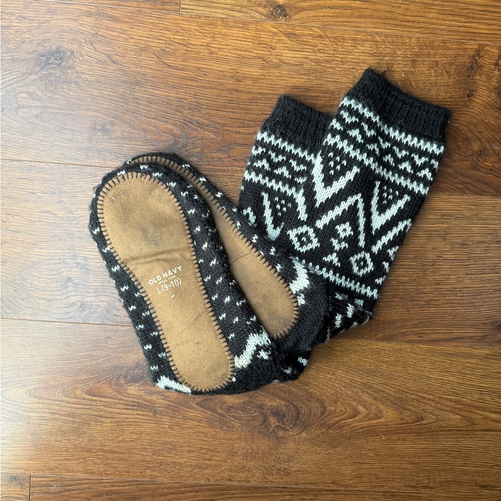 Old Navy Black and White Patterned Slipper Socks